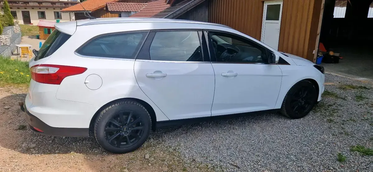 Gebraucht Ford Focus 116 PS (85 kW) 2014 Weiß Kombi