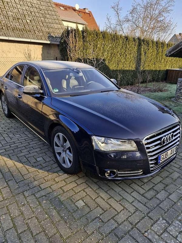Blau Gebraucht 2010 Audi A8 Ambiente Limousine | 21.400 € - Bild 1/4