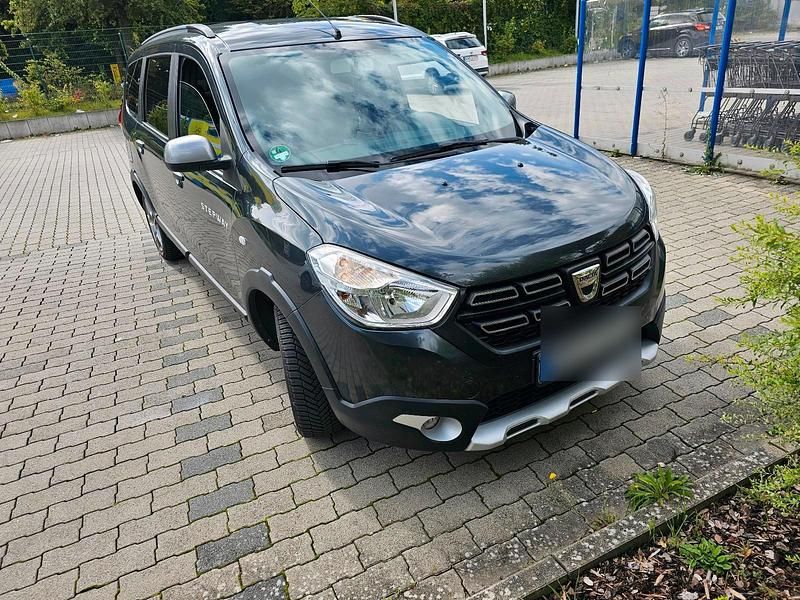 Blau Gebraucht 2018 Dacia Lodgy Van / Kleinbus | 10.590 € - Bild 1/4