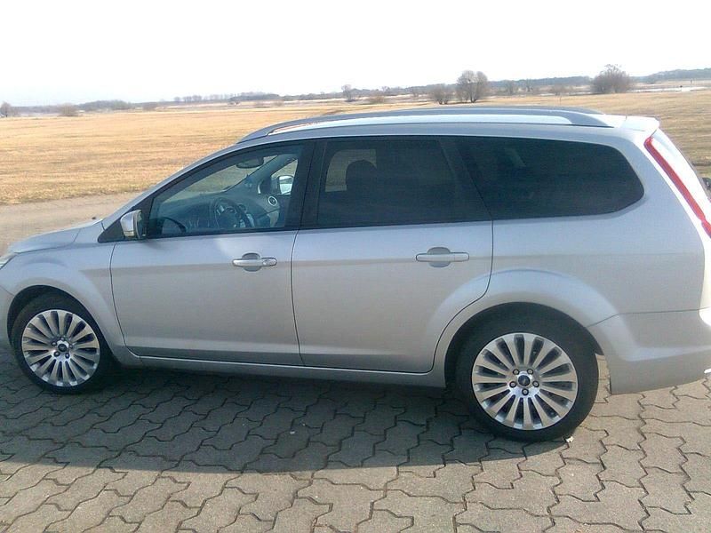 Gebraucht Ford Focus Titanium 101 PS (74 kW) 2009 Silber Kombi