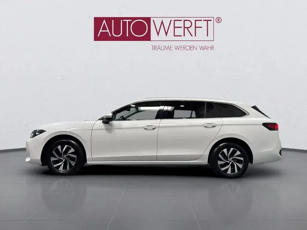 Gebraucht VW Passat Business 150 PS (110 kW) 2024 Weiss Kombi
