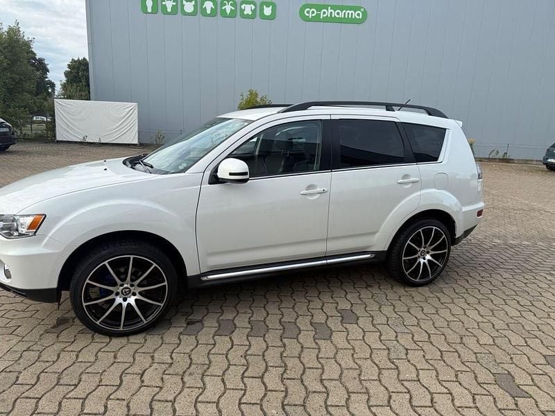 Weiß Gebraucht 2011 Mitsubishi Outlander SUV | 11.500 € (Teuer) - Bild 1/4