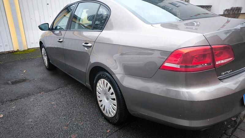 Gebraucht VW Passat 105 PS (77 kW) 2011 Andere farben Limousine