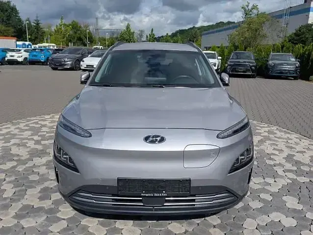Gebraucht Hyundai Kona Trend 100 kW (136 PS) 2021 Silber SUV