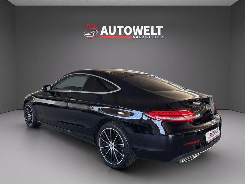 Gebraucht Mercedes C180 156 PS (114 kW) 2020 Schwarz Coupé