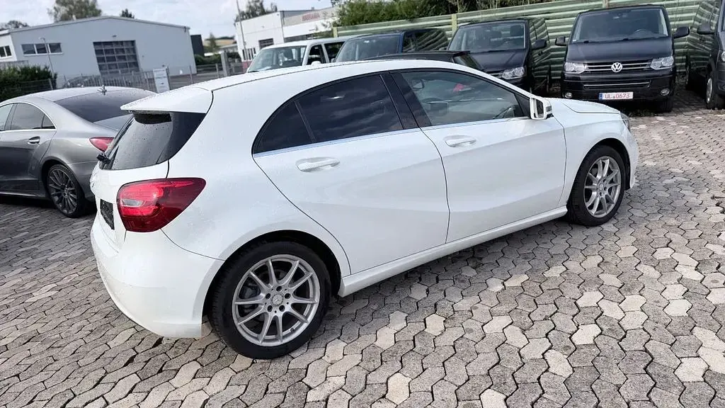 Gebraucht Mercedes A160 90 PS (66 kW) 2015 Weiß Kleinwagen