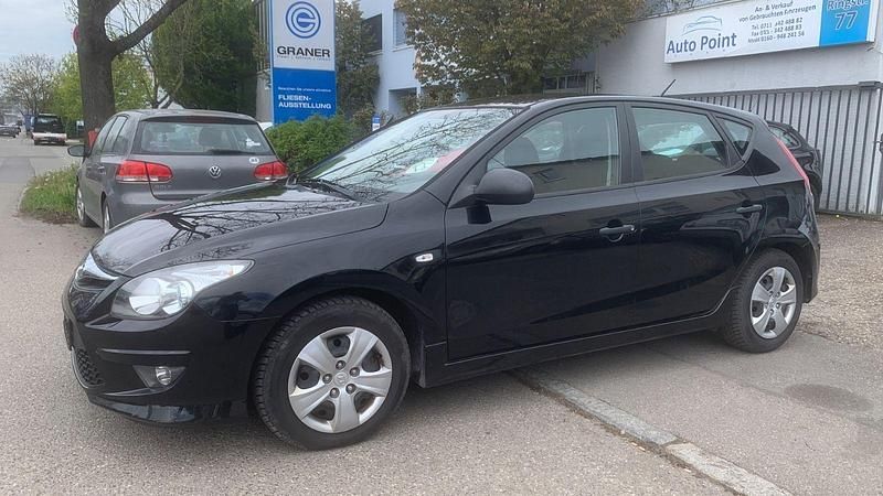 Gebraucht Hyundai i30 90 PS (66 kW) 2012 Schwarz Limousine