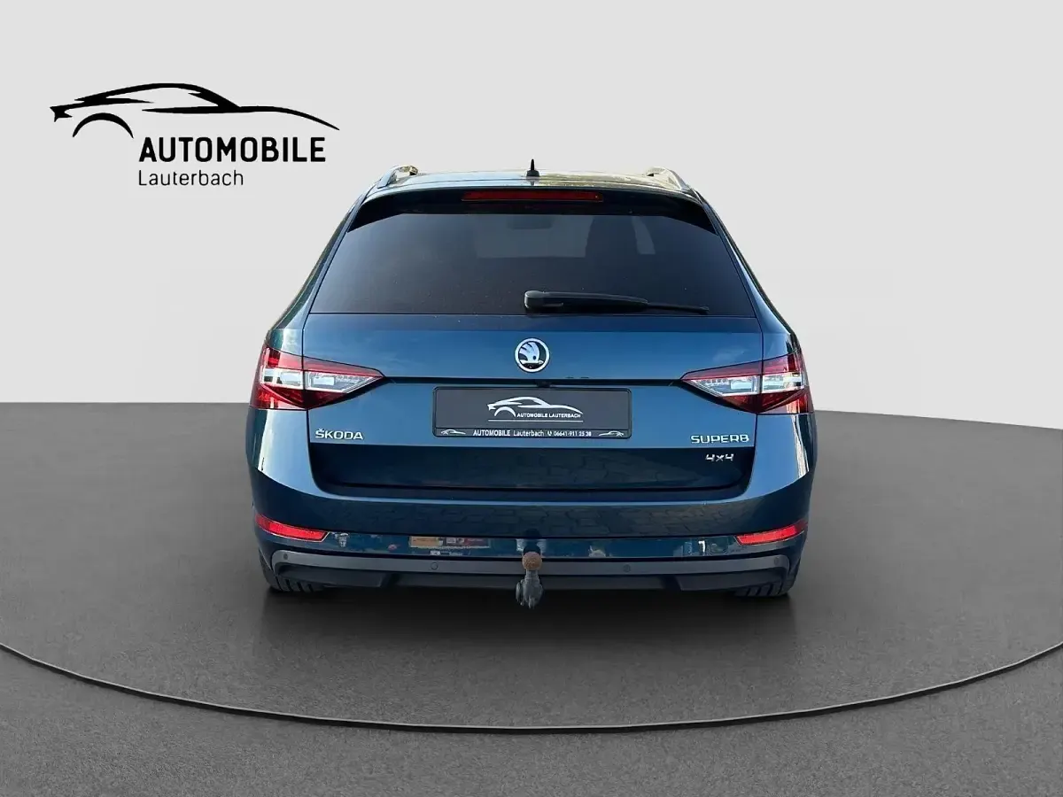 Gebraucht Skoda Superb LAURIN & KLEMENT 190 PS (139 kW) 2018 Blau Kombi