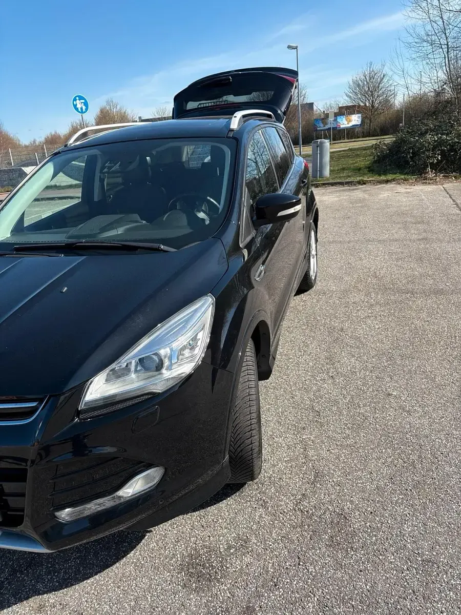 Gebraucht Ford Kuga 182 PS (133 kW) 2015 Schwarz SUV