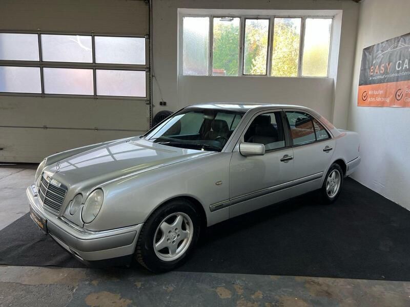 Silber Gebraucht 1998 Mercedes E200 Limousine | 3.190 € (Superpreis) - Bild 1/4