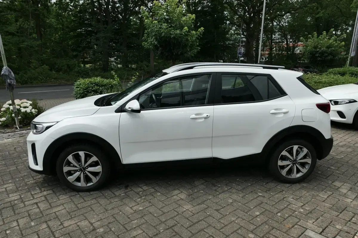 Gebraucht Kia Stonic Vision 101 PS (74 kW) 2023 Schneeweiss SUV