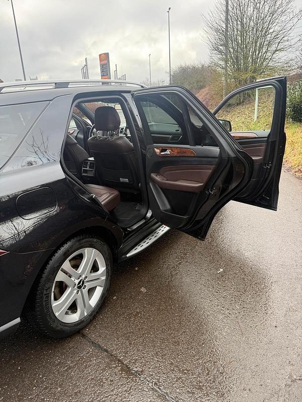 Gebraucht Mercedes ML350 258 PS (189 kW) 2012 Schwarz SUV