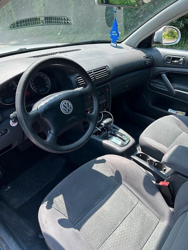 Silber Gebraucht 2004 VW Passat Limousine | 1.700 € (Guter Preis) - Bild 1/4