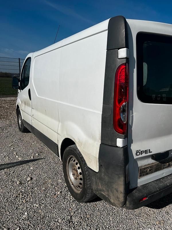 Gebraucht Opel Vivaro 120 PS (88 kW) 2011 Weiß Van / Kleinbus