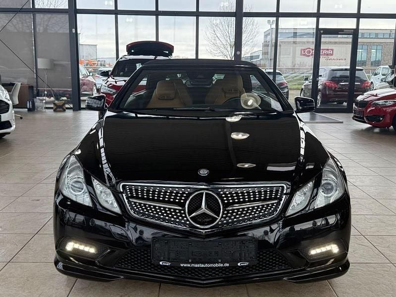 Gebraucht Mercedes E350 231 PS (169 kW) 2011 Obsidianschwarz Cabrio