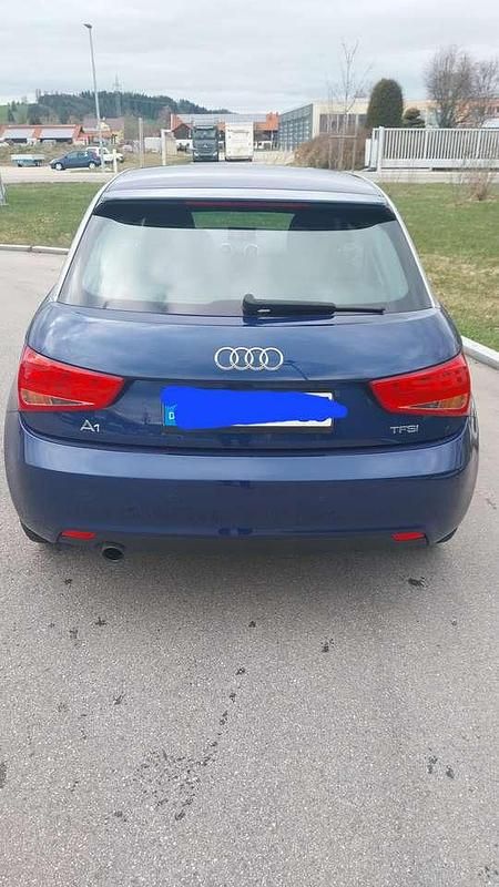 Gebraucht Audi A1 Attraction 86 PS (63 kW) 2014 Blau Kleinwagen