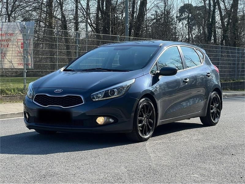 Gebraucht Kia Ceed 128 PS (94 kW) 2014 Braun Kleinwagen