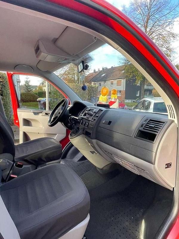 Gebraucht VW Transporter 84 PS (61 kW) 2014 Rot Van