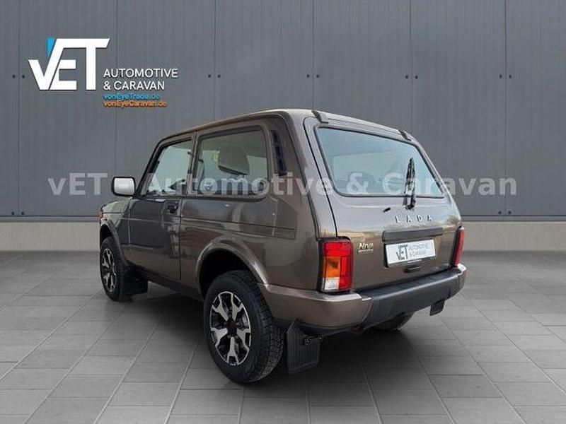 Gebraucht Lada Urban 83 PS (61 kW) 2022 Braun SUV