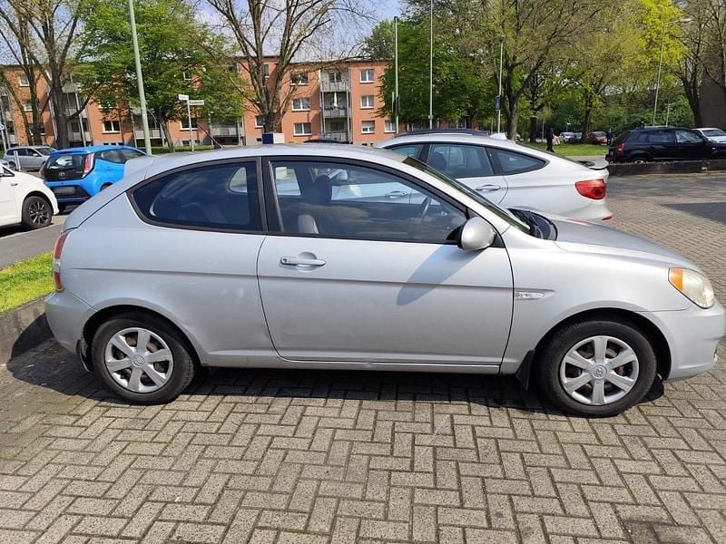 Second-hand Hyundai Accent 97 CP (71 kW) 2007 Gri Berlinǎ
