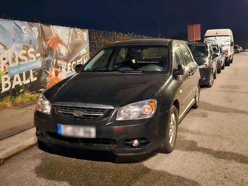 Gebraucht Kia Cerato 109 PS (80 kW) 2006 Schwarz Kleinwagen