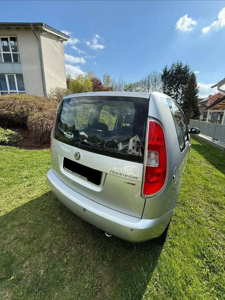 Gebraucht Skoda Roomster Comfort 105 PS (77 kW) 2009 Silber Van / Kleinbus