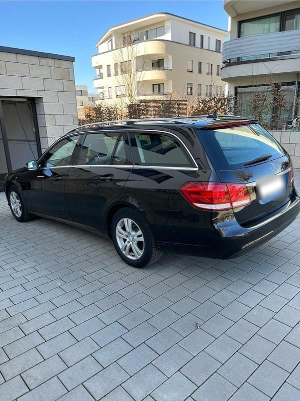 Gebraucht Mercedes E250 Elegance 204 PS (150 kW) 2013 Schwarz Kombi