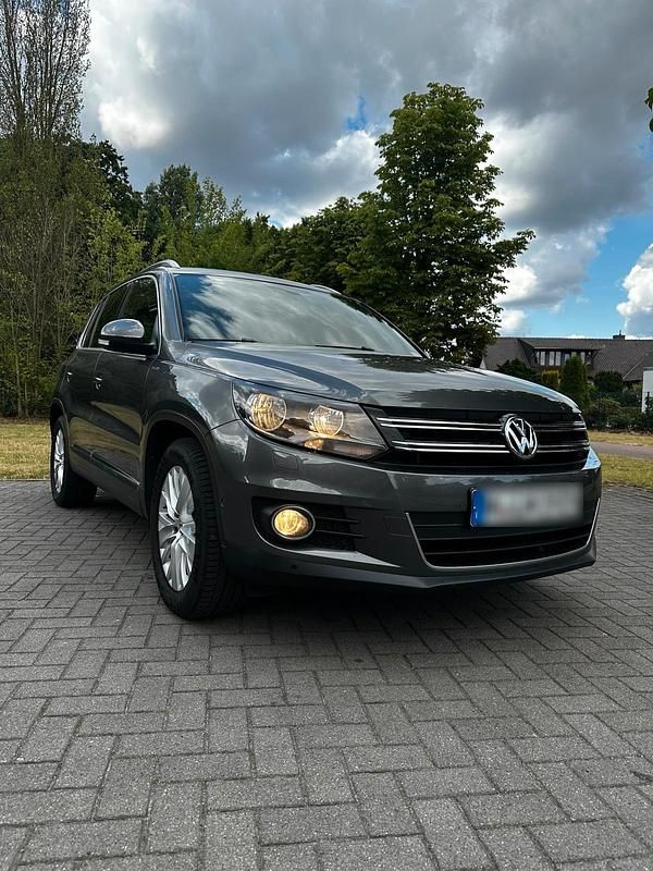 Grau Gebraucht 2013 VW Tiguan Life SUV | 10.900 € (Fairer Preis) - Bild 1/4