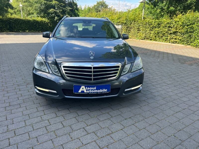 Gebraucht Mercedes E220 170 PS (125 kW) 2011 Grau Kombi