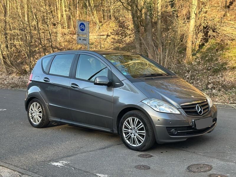 Gebraucht Mercedes A180 116 PS (85 kW) 2009 Silber Kleinwagen