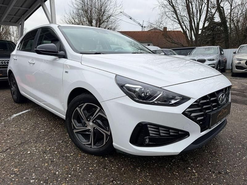 Weiß Gebraucht 2022 Hyundai i30 Prime Limousine | 12.990 € (Guter Preis) - Bild 1/2