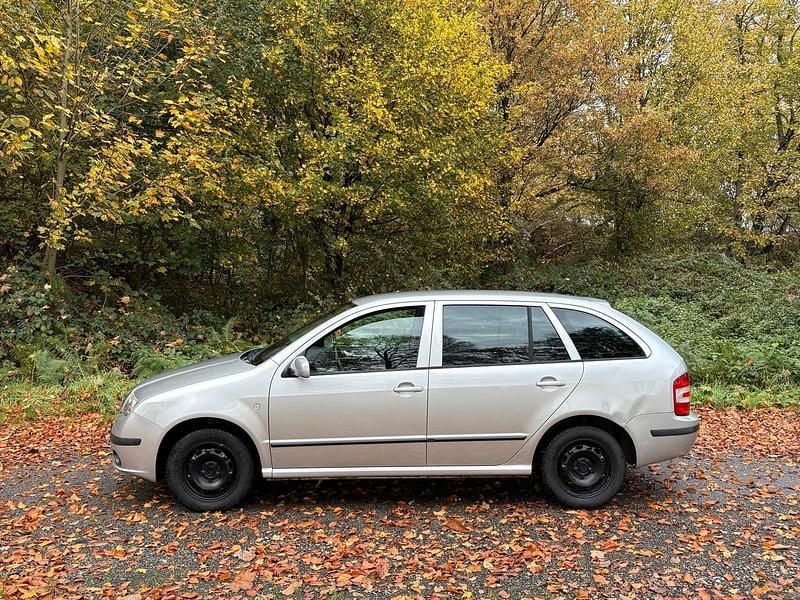 Silber Gebraucht 2006 Skoda Fabia Kombi | 1.800 € (Etwas zu teuer) - Bild 1/4