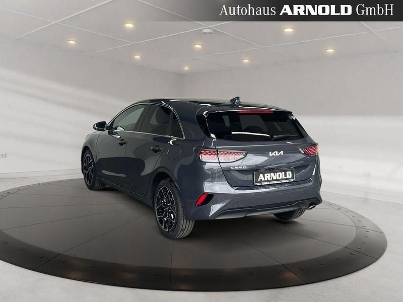 Gebraucht Kia Ceed 101 PS (74 kW) 2024 Wolfgrau Kleinwagen
