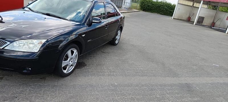 Usata Ford Mondeo 2001 Nero Utilitaria