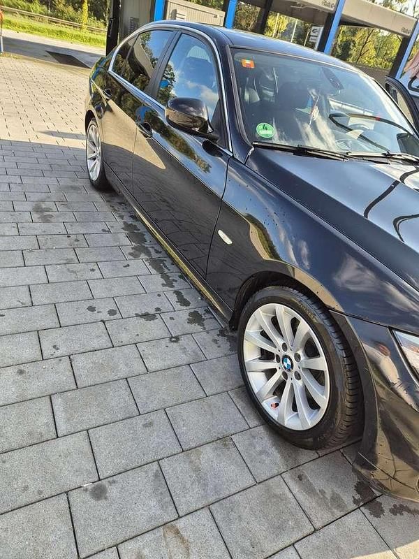 Gebraucht BMW 320 Lifestyle 184 PS (135 kW) 2012 Limousine