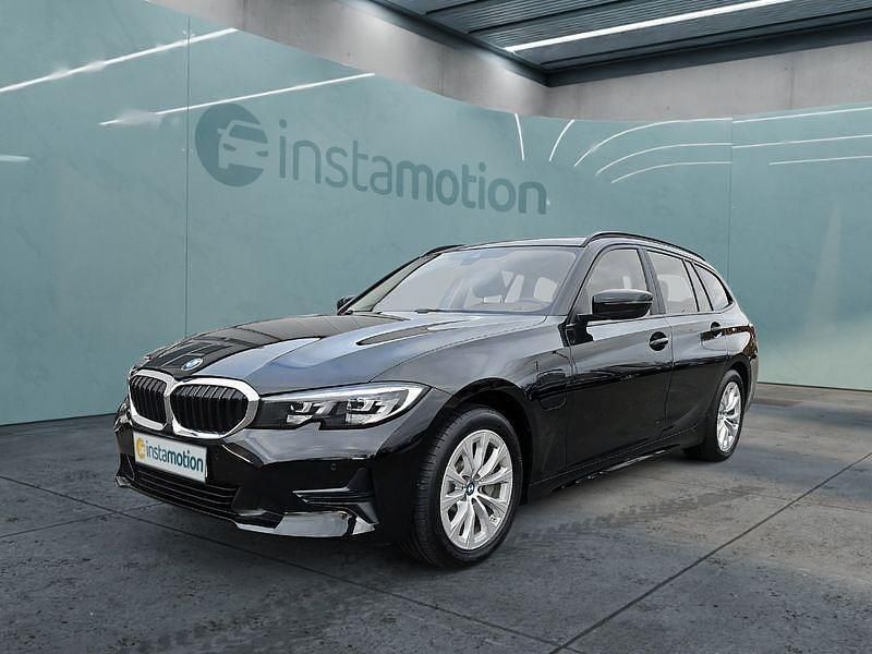 Schwarz Gebraucht 2021 BMW 330e Kombi | 24.749 € (Fairer Preis) - Bild 1/4