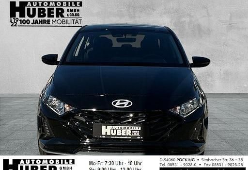 Neu Hyundai i20 Trend 101 PS (74 kW) 2025 Schwarz metallic Limousine
