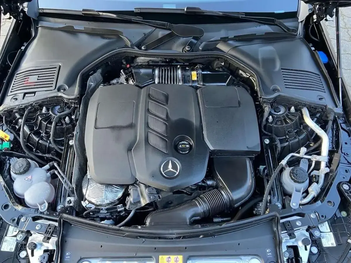 Gebraucht Mercedes C300e AMG 313 PS (230 kW) 2025 Metalliclack obsidianschwarz Kombi