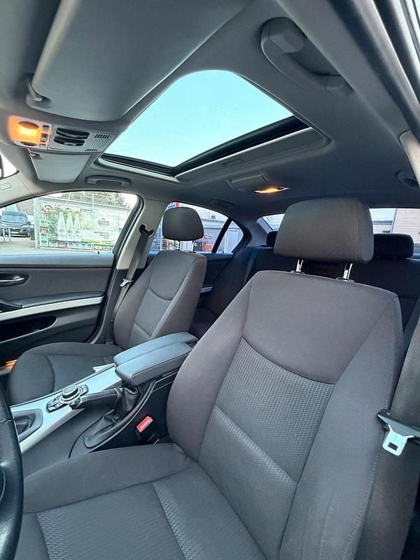 Gebraucht BMW 316 115 PS (84 kW) 2011 Schwarz Limousine