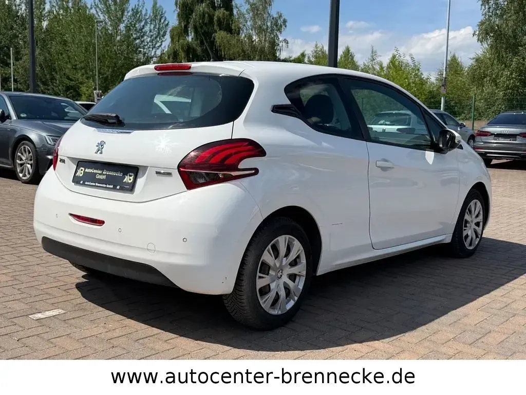 Gebraucht Peugeot 208 Active 68 PS (50 kW) 2016 Weiß Kleinwagen
