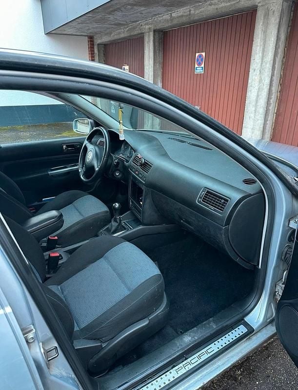 Gebraucht VW Bora 75 PS (55 kW) 2003 Silber Limousine