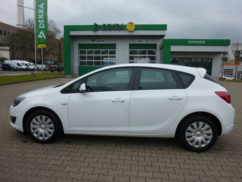 Gebraucht Opel Astra Selection 116 PS (85 kW) 2015 Weiß Limousine