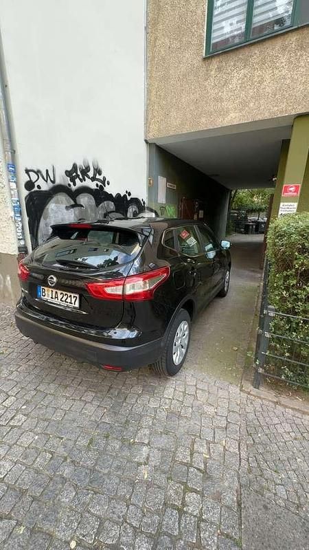 Schwarz Gebraucht 2016 Nissan Qashqai SUV | 10.000 € (Superpreis) - Bild 1/4