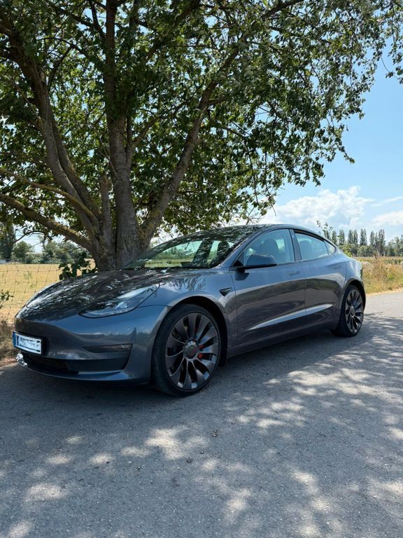 Grau Gebraucht 2022 Tesla Model 3 Limousine | 24.500 € (Superpreis) - Bild 1/4