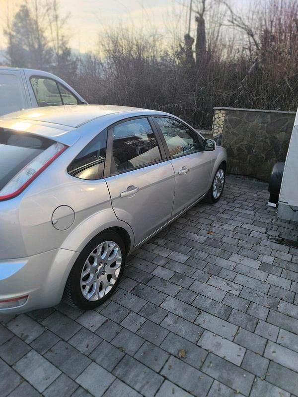 Gebraucht Ford Focus 116 PS (85 kW) 2009 Silber Kleinwagen