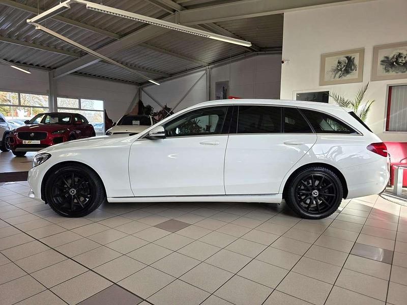 Gebraucht Mercedes C180 156 PS (114 kW) 2018 Polarweiss  unilack Kombi