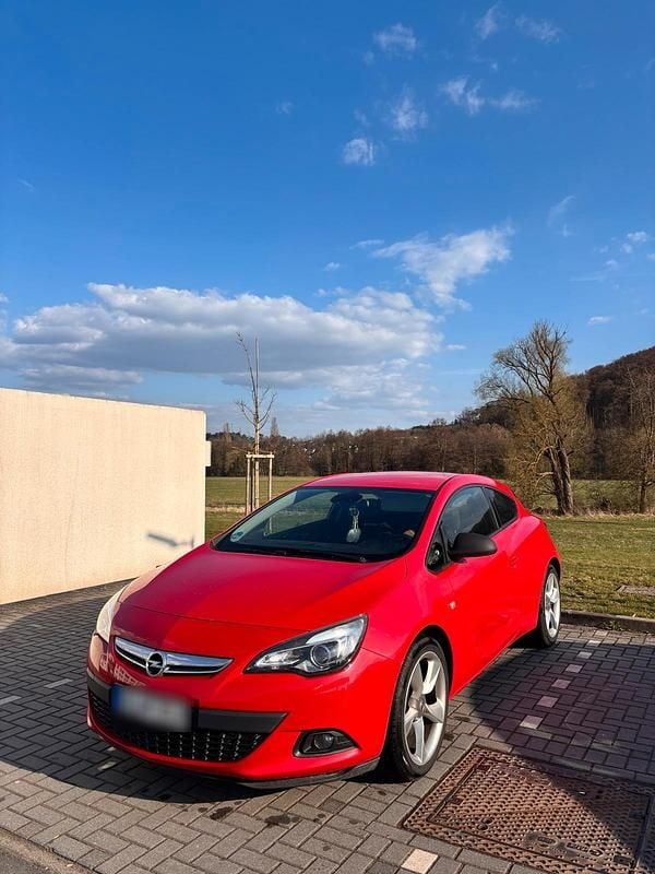 Gebraucht Opel Astra GTC 140 PS (102 kW) 2013 Rot Limousine