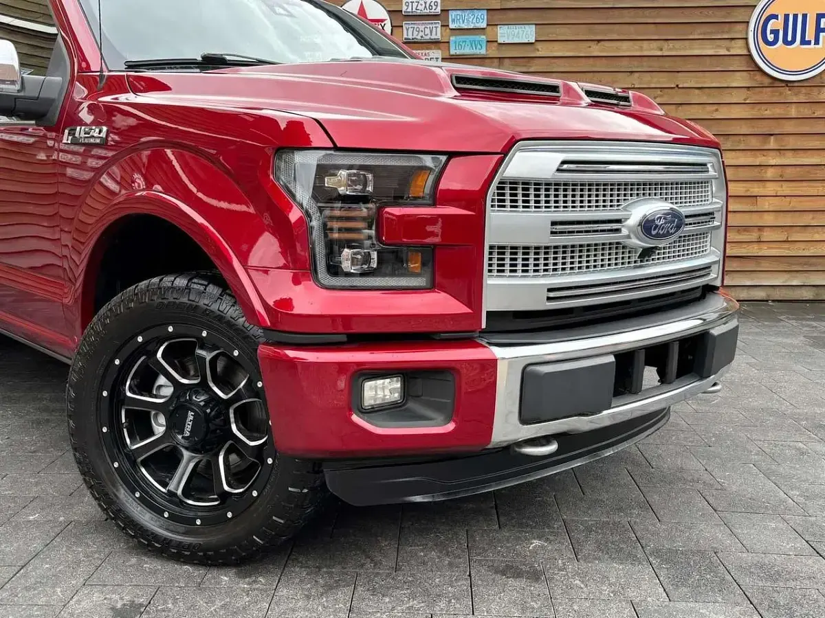 Gebraucht Ford V8 Platinum 385 PS (283 kW) 2015 Rot SUV