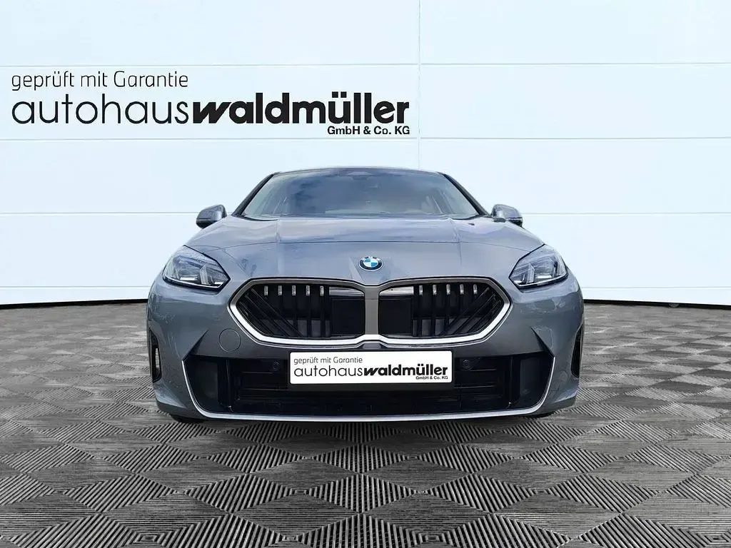 Używany BMW 120 170 KM (125 kW) 2024 Szary Hatchback