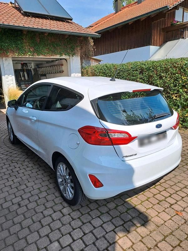 Gebraucht Ford Fiesta 71 PS (52 kW) 2017 Weiß Limousine